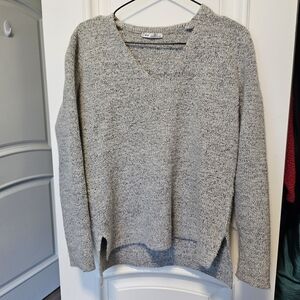 💚 Dex szM Light Gray V-Neck Sweater